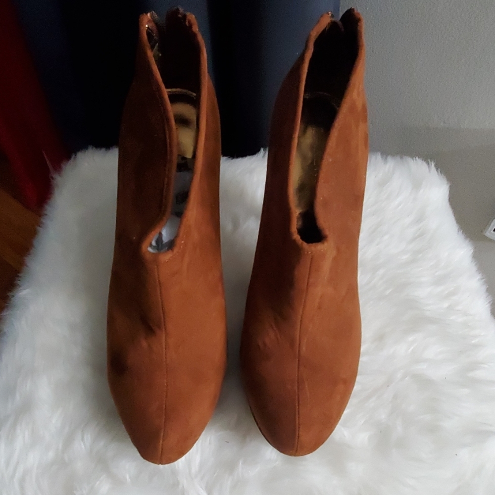 Shoes - Picture 3 of 4